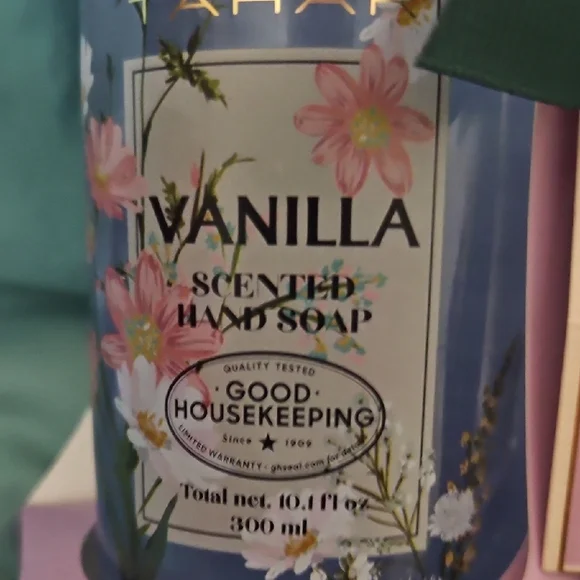 Tahari Vanilla Scented Body Wash and Lotion Set - Pink and Gold - Picture 3 of 4